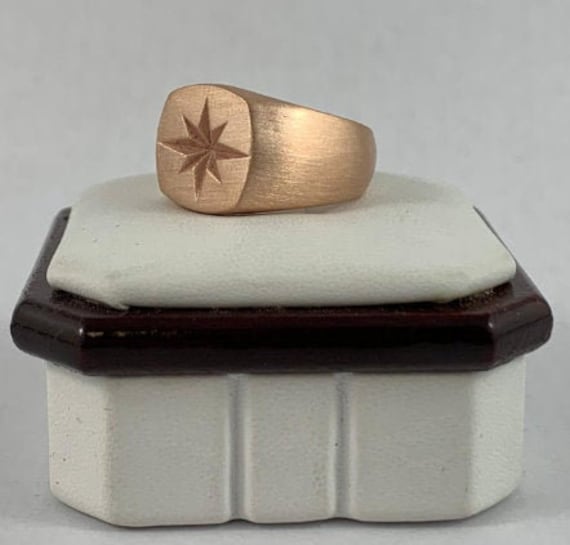 Sale - 40% Rabatt- Starburst Ring 10K Roségold Gr. 9, 5 Sternkompass Navigation Männer Siegelring Für Den Kleinen Finger Geschenk von LoniDesignGroup