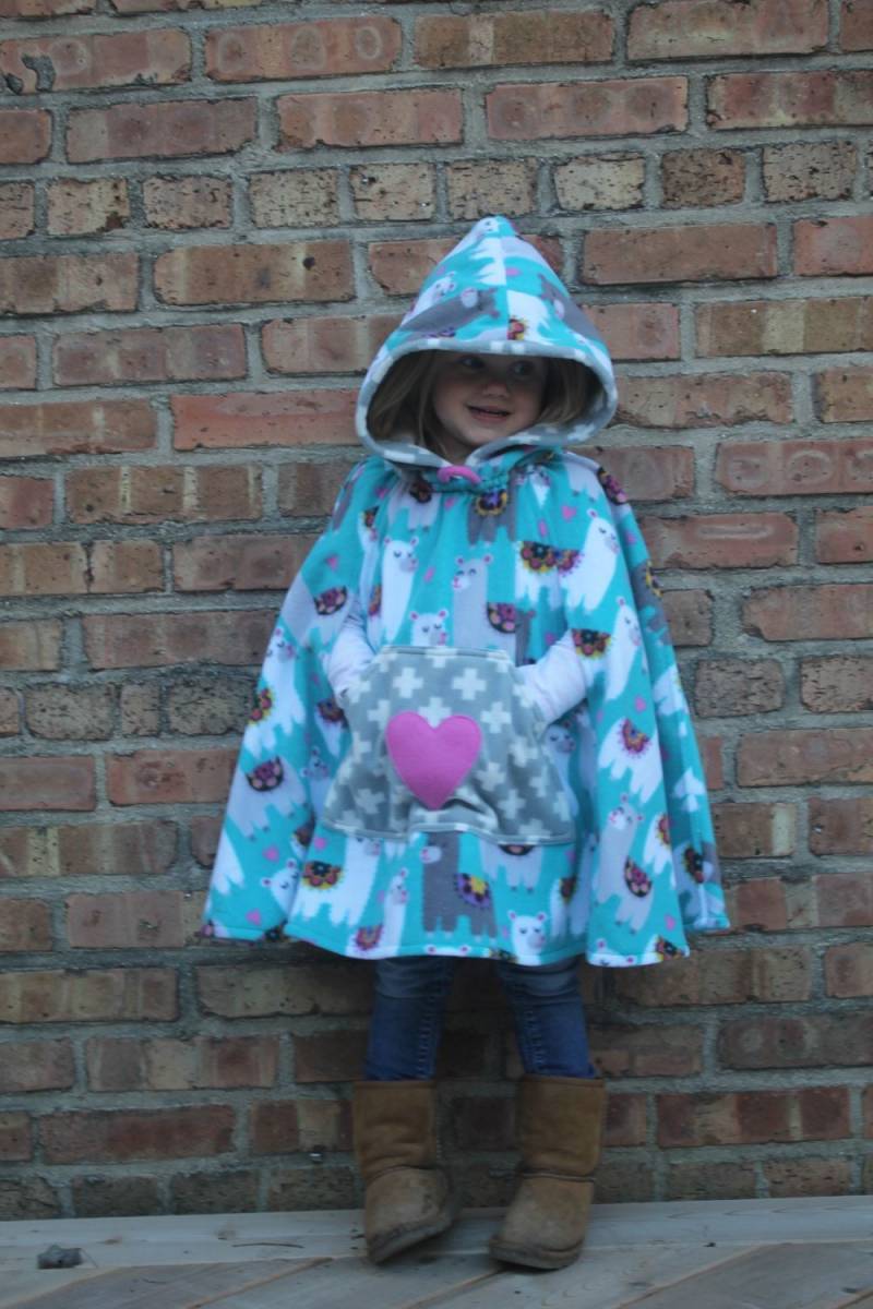 Llama Teal Fleece Autositz Poncho, Kapuzen Umhang Llama Teal Fleece Autositz Poncho, Kapuzen Umhang von LooRaeBoutique