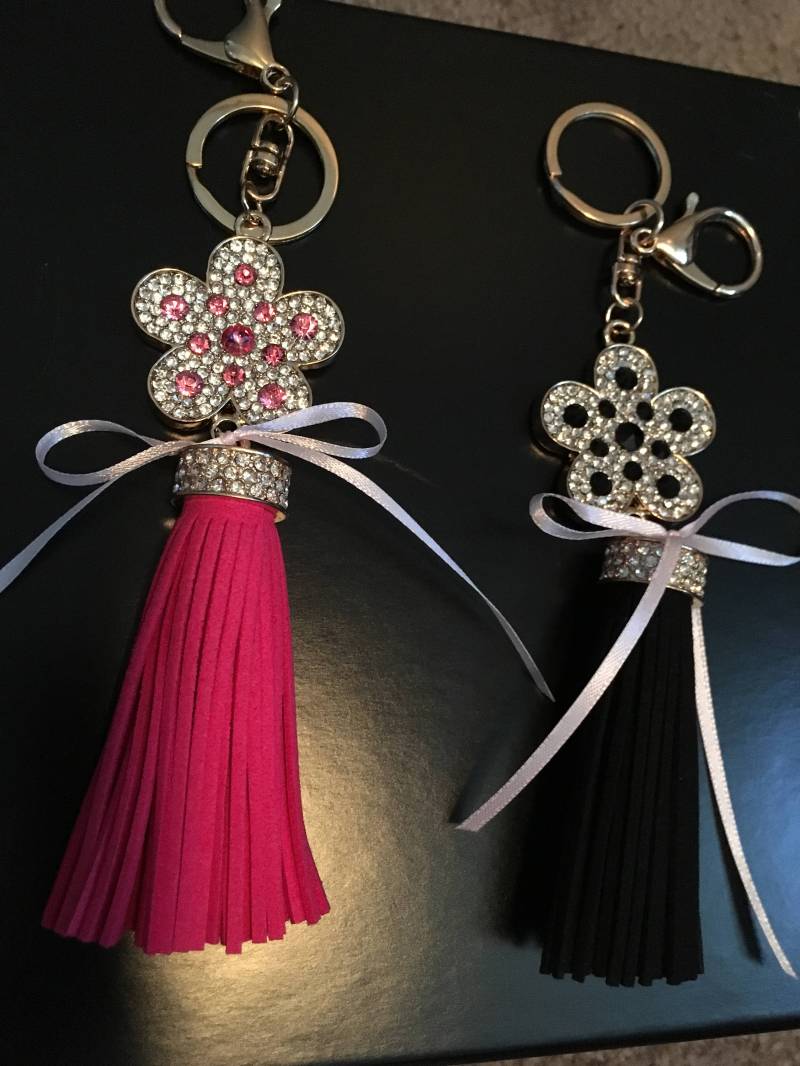Bling Taschenanhänger Blumenform Quaste von LookWhatsNew