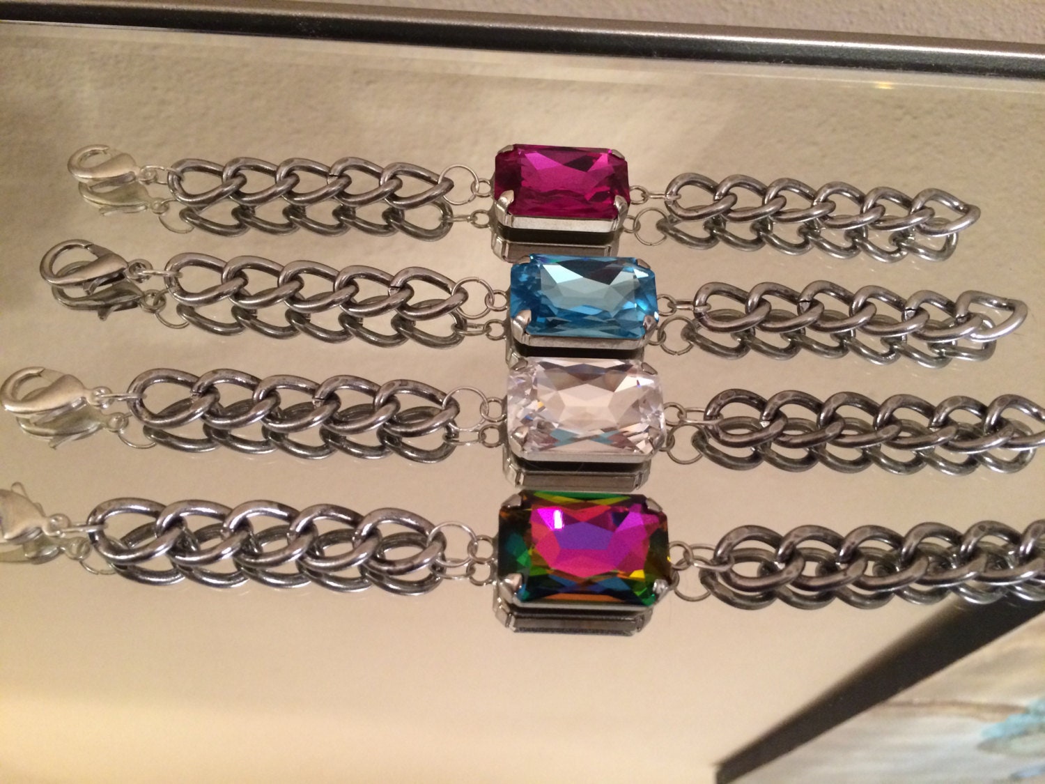 Kristall Antik Silberfarbenes Gliederarmband von LookWhatsNew
