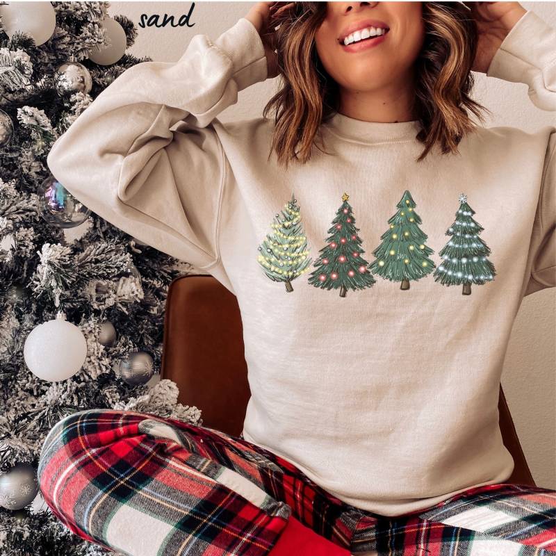 Simple Christmas Sweatshirt, Cozy Sweater, Boho Shirt Minimalist Sweater Xmas Tree Holiday von Lookela