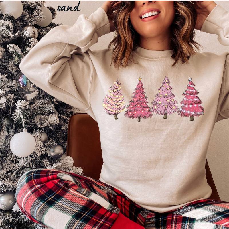 Simple Christmas Sweatshirt, Cozy Sweater, Boho Shirt Minimalist Sweater Xmas Tree Holiday von Lookela