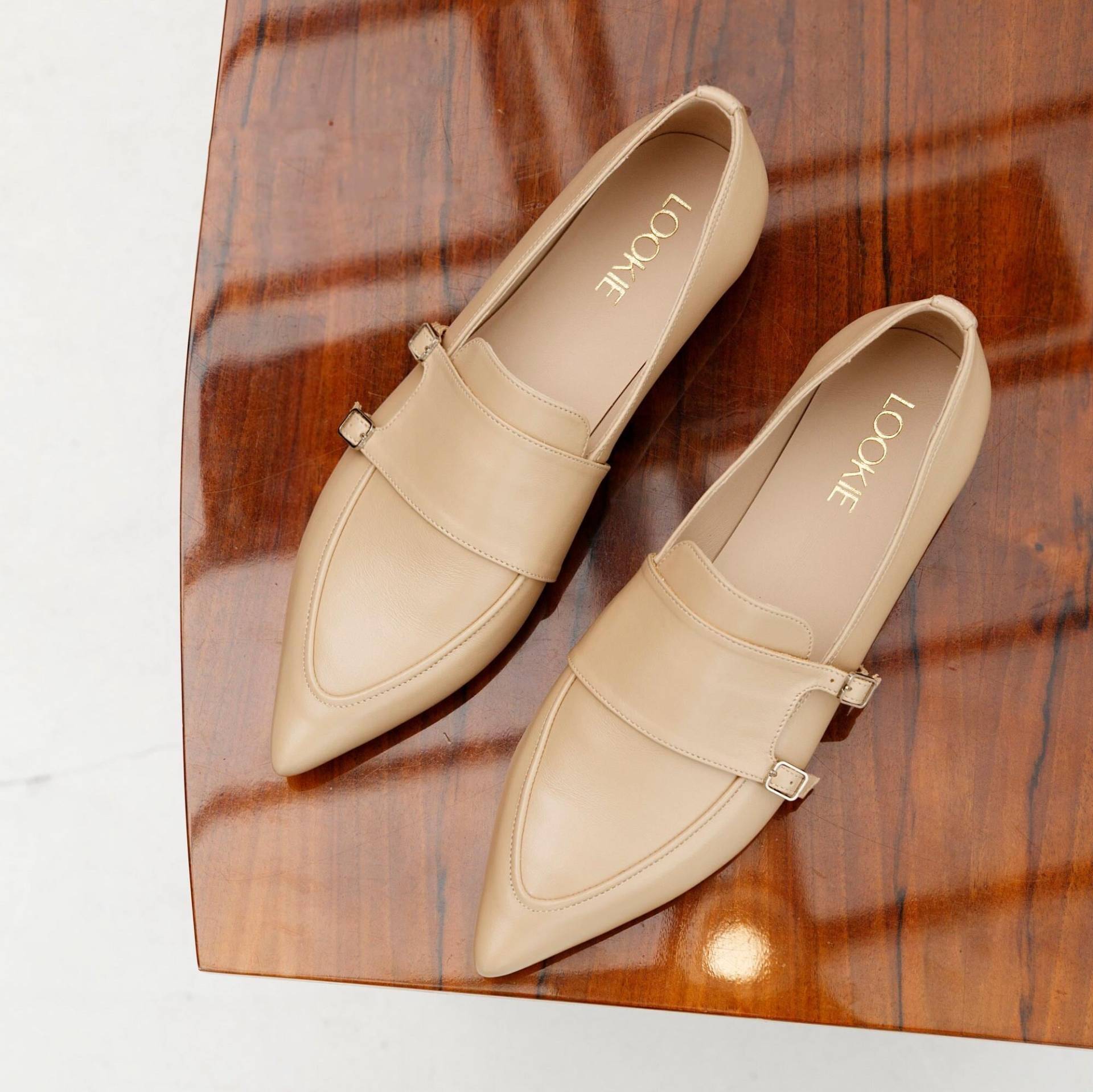 Beige Frauen Müßiggänger, Weiche Flache Absätze Mit Spitzem Zeh Aus Echtem Leder, Schuhe Zum Hineinschlüpfen, Cremeweiße Milky Softback Penny Loafers Beige Frauen Müßiggänger, Weiche Flache Absätze Mit Spitzem Zeh Aus Echtem Leder, Schuhe Zum Hineinschlüpfen, Cremeweiße Milky Softback Penny Loafers von LookieAtelier
