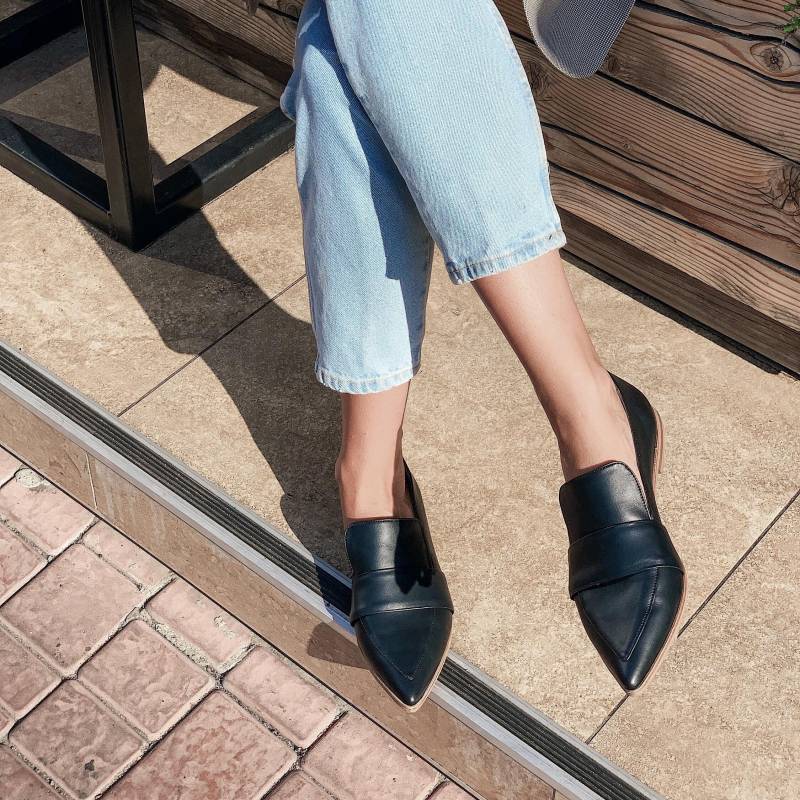 Schwarze Leder Penny Loafers Mit Geschlossener Spitze, Low Heel Damen Oxford Schuhe, Slip On Ballet Pumps, Handgefertigte Casual Loafer Flache Schuhe von LookieAtelier