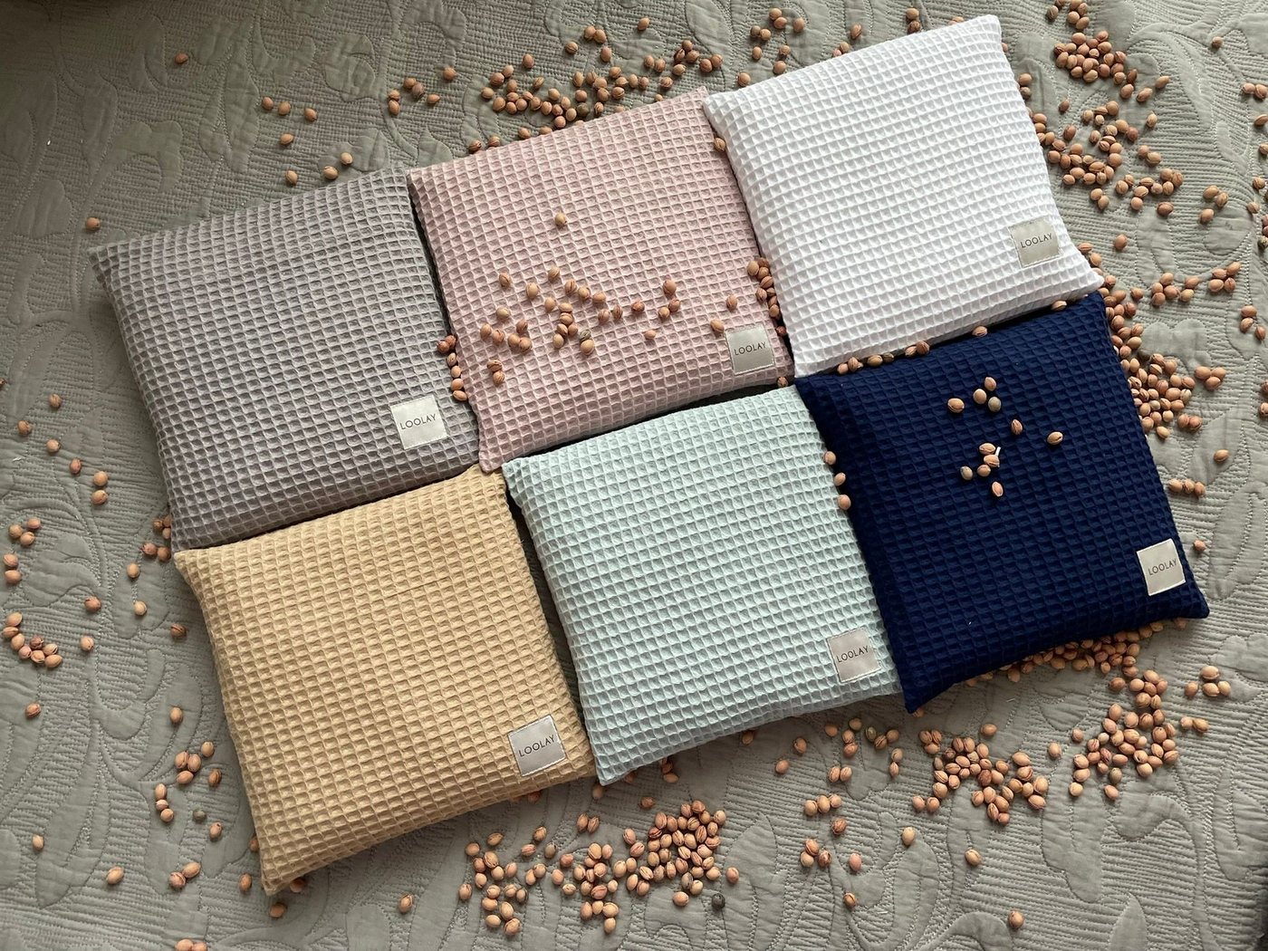 Loolay Kirschkernkissen PREMIUM WAFFELPIQUE Baumwolle Kirschkernkissen Wärmekissen, Bettflasche GRAU, TAUPE, WEIß, 3er SET: 1. Kissen + 2. Bezug + 3. Beutel, PREMIUM GESCHENK Wärmekompresse Kirschkernen LOOLAY® „Wärmflasche", LOOLAY® - 100% Europäische Stoffe und Kleinserien-Nähen! von Loolay