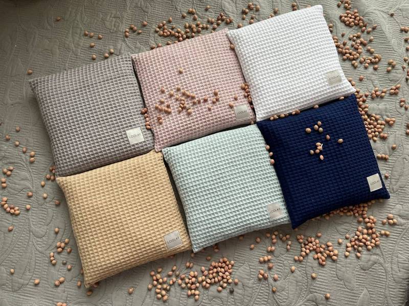 Loolay Kirschkernkissen PREMIUM WAFFELPIQUE Baumwolle Kirschkernkissen Wärmekissen, Bettflasche GRAU, TAUPE, WEIß, 3er SET: 1. Kissen + 2. Bezug + 3. Beutel, PREMIUM GESCHENK Wärmekompresse Kirschkernen LOOLAY® „Wärmflasche", LOOLAY® - 100% Europäische Stoffe und Kleinserien-Nähen! von Loolay