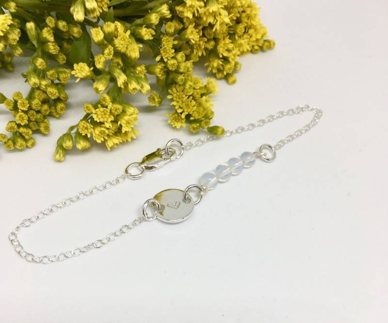 Mondstein Initial Armband Personalisierte Sterling Silber Plättchen Mondstein Initial Armband Personalisierte Sterling Silber Plättchen von Loollerybylocket