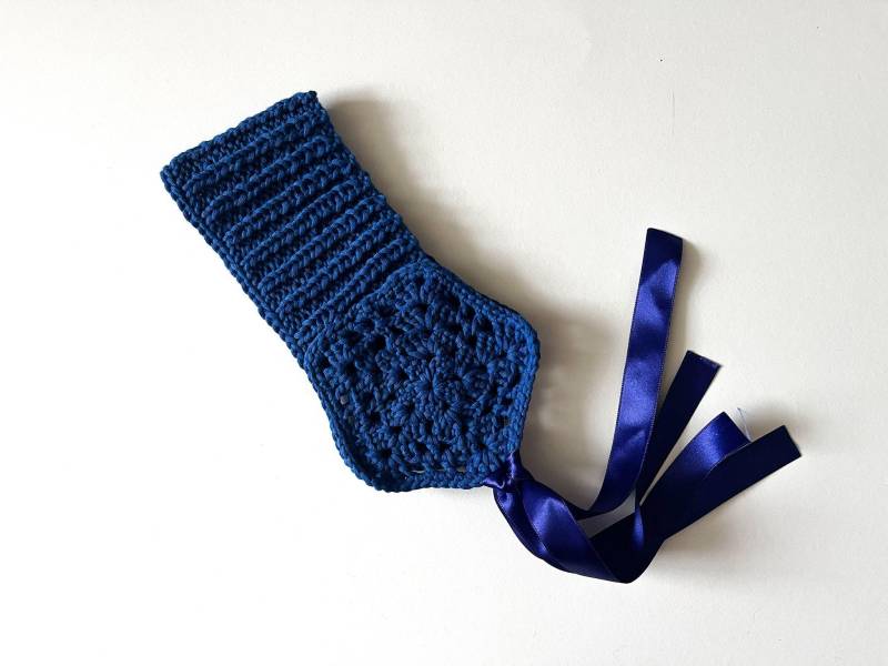 Handgefertigte Dunkelblaue Baumwolle Ohrenwärmer, Gestrickte & Gehäkelte Stirnband, Weiches Winter Haar Accessoire von LoomiaCrafts