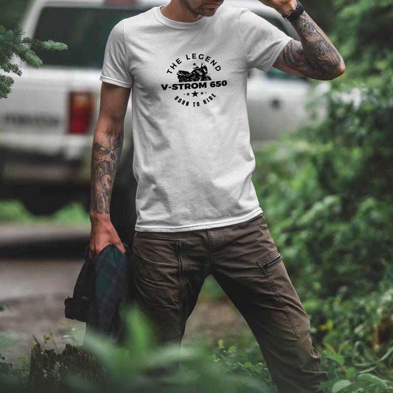 T-Shirt - V-Strom 650, Born To Ride, The Legend, Suzuki V Strom & Motorrad Fans, Geschenk Für Biker Und Motorradfahrer von Loomley