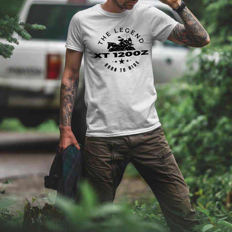 T-Shirt - Xt 1200Z, Born To Ride, The Legend, Geschenk Für Biker Und Motorrad Fans, Bedrucktes Shirt von Loomley