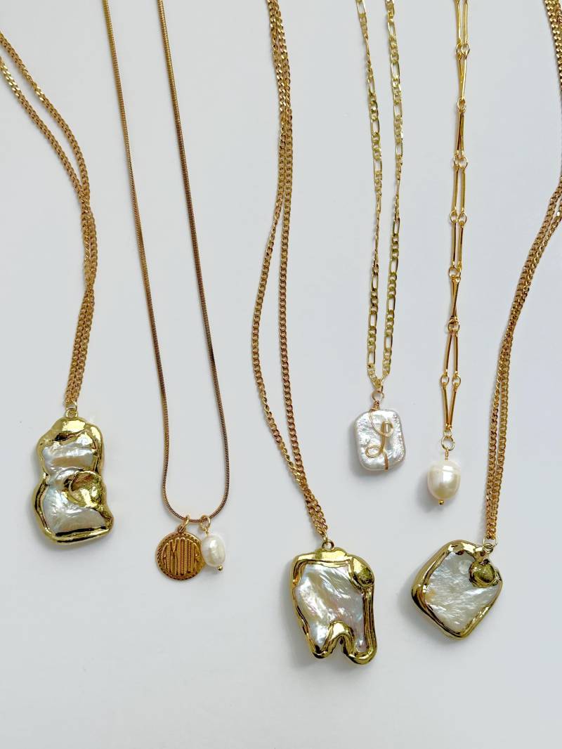 Goldene Perlenketten Mit Barockperlen & Sommerlichen Design - Handgefertigte Unikat-Halsketten Statement-Schmuck Geschenk Für Frauen von LoonyYouStudio