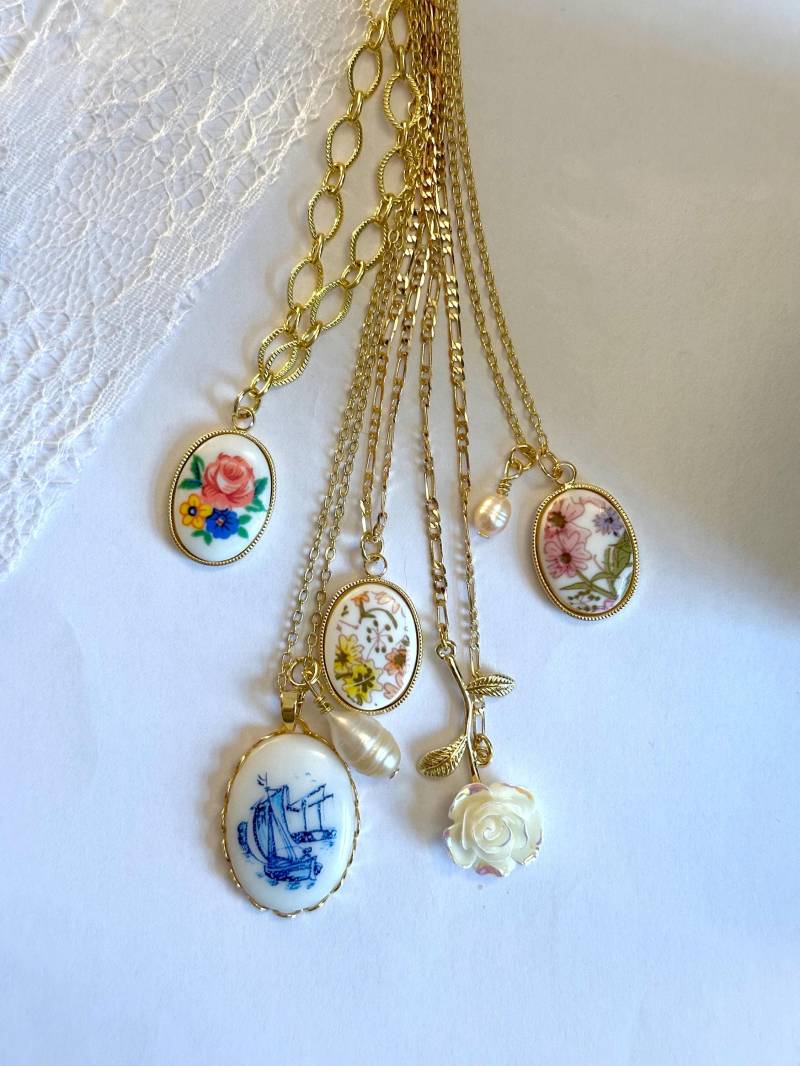 Originale Vintage Charm Halskette Mit 18K Vergoldeter Lünette Und Kette - Perle & 70Er Cabochon, Made in Germany Originale Vintage Charm Halskette Mit 18K Vergoldeter Lünette Und Kette - Perle & 70Er Cabochon, Made in Germany von LoonyYouStudio