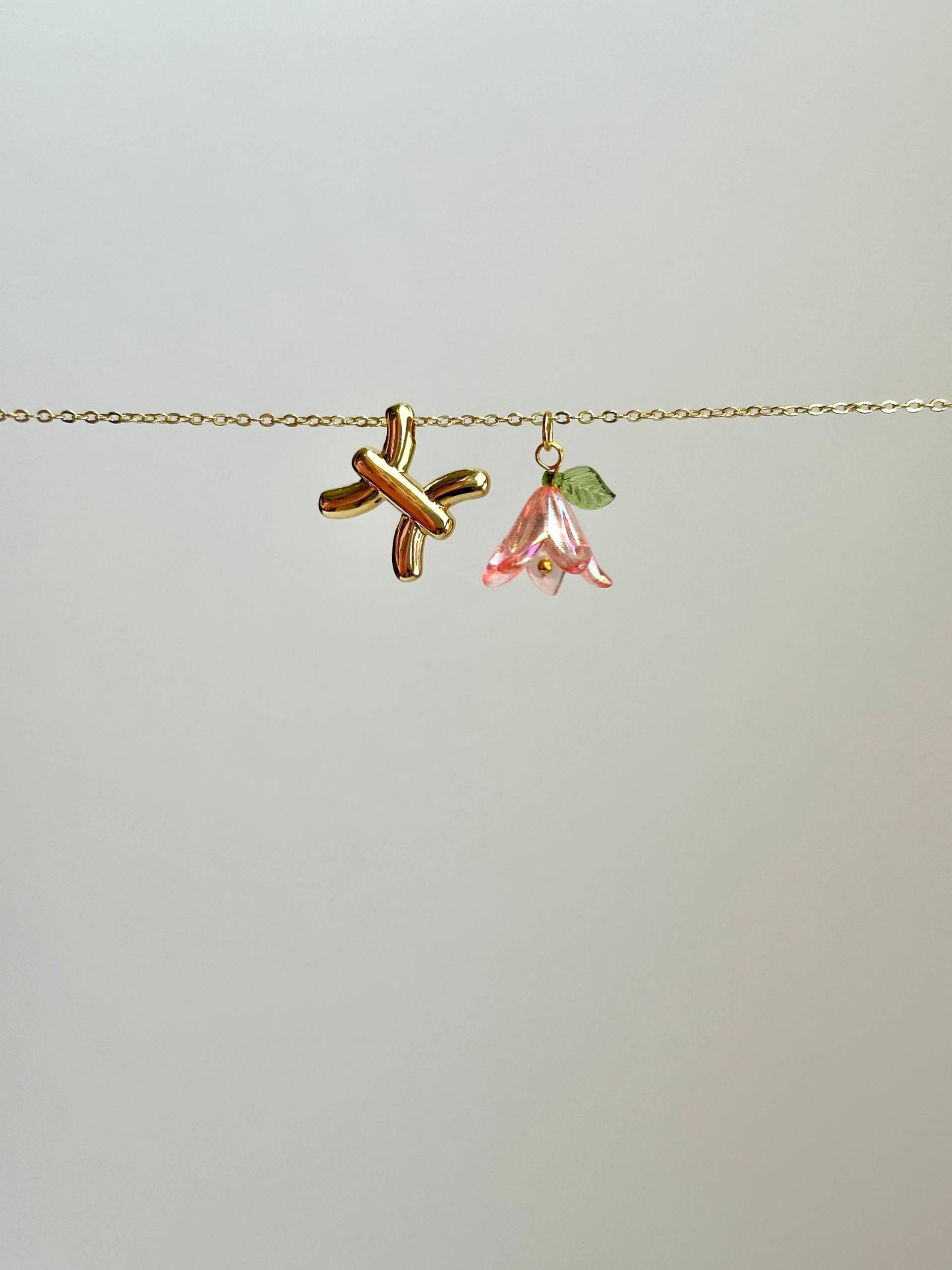 Personalisierte Sternzeichen-Halskette Mit Blume - 18K Vergoldeter Zodiac Anhänger Wählbarer Blütenfarbe, Zarter Astro-Schmuck Personalisierte Sternzeichen-Halskette Mit Blume - 18K Vergoldeter Zodiac Anhänger Wählbarer Blütenfarbe, Zarter Astro-Schmuck von LoonyYouStudio