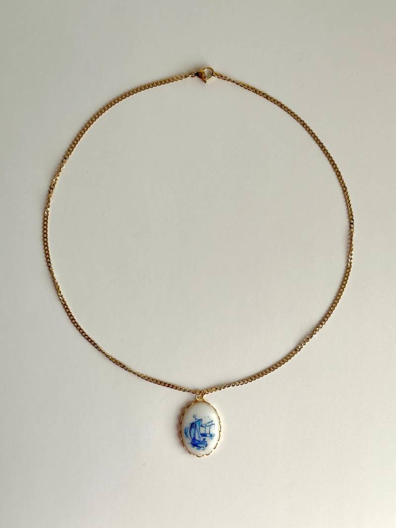 Vintage Schiff Halskette | Handbemaltes Segelboot Medaillon 18K Vergoldeter Schmuck Vintage Schiff Halskette | Handbemaltes Segelboot Medaillon 18K Vergoldeter Schmuck von LoonyYouStudio