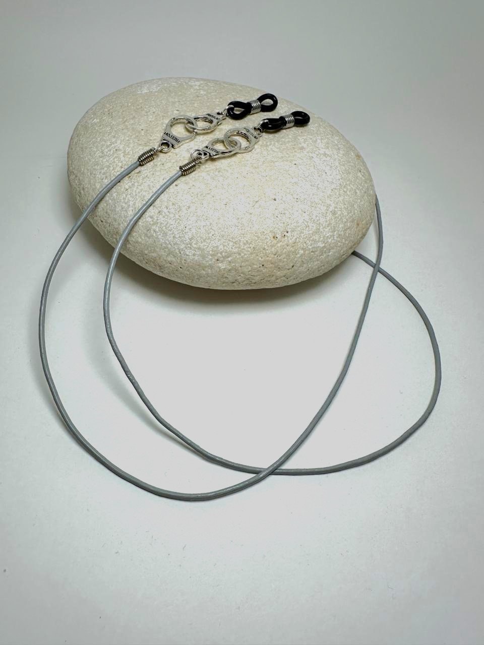 Handschellen Brillenkordel ∫ Unisex Graue Leder Readers Chains Brillenband Lgbtq+ von LoopAccessoriesShop