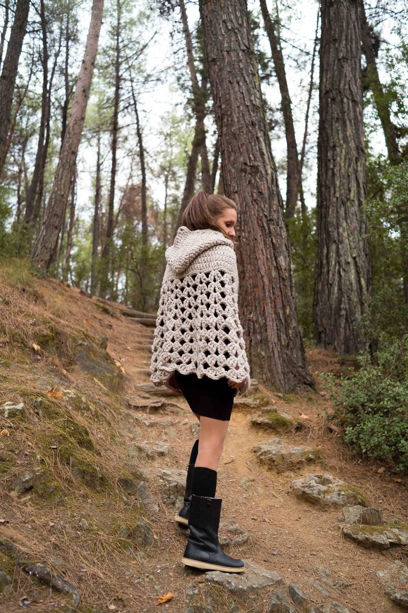 Gehäkelte Handgemachte Klobige Kapuzen Frau Poncho, Warme Gemütliche Spitze Häkeln Und Stricken Winter Mode, Weihnachtsgeschenk Für Sie von LoopLoopHandmadeShop