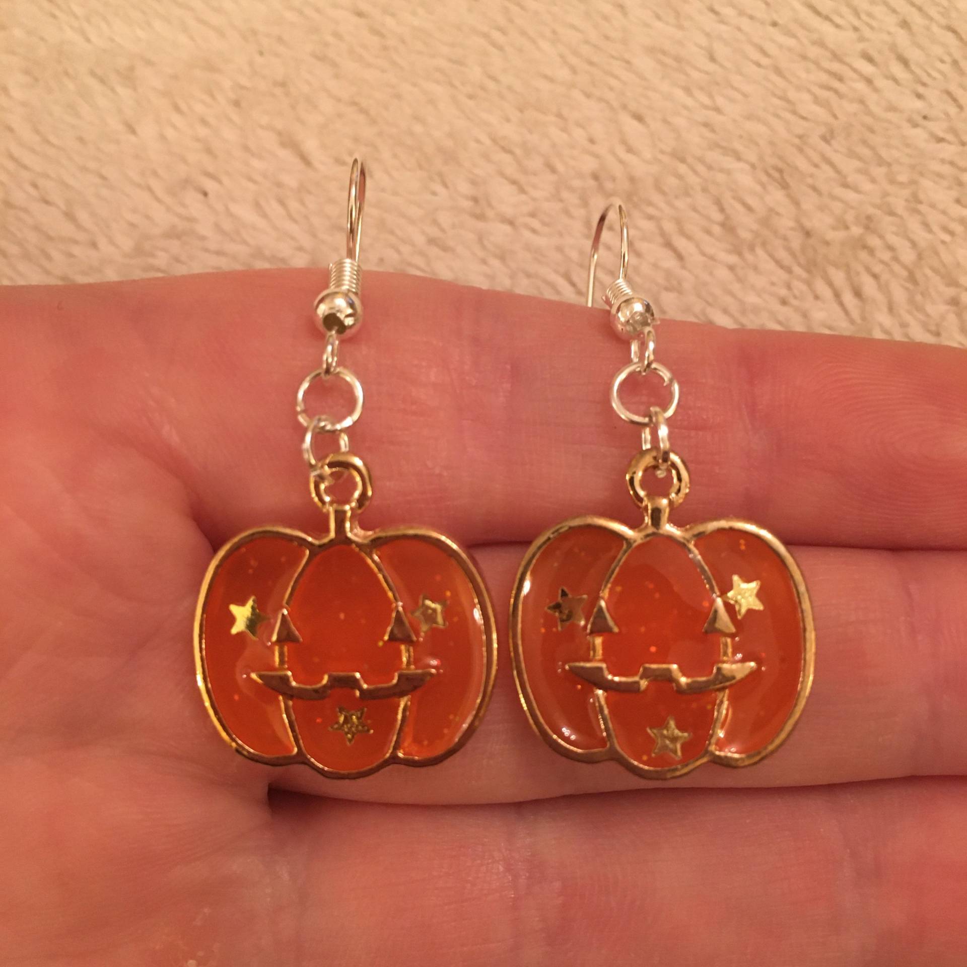 Silber Baumeln/Tropfen Ohrringe Mit Orange Kürbis Anhänger, Ohrringe, Schmuck, Halloween Schmuck von LooseTheLock
