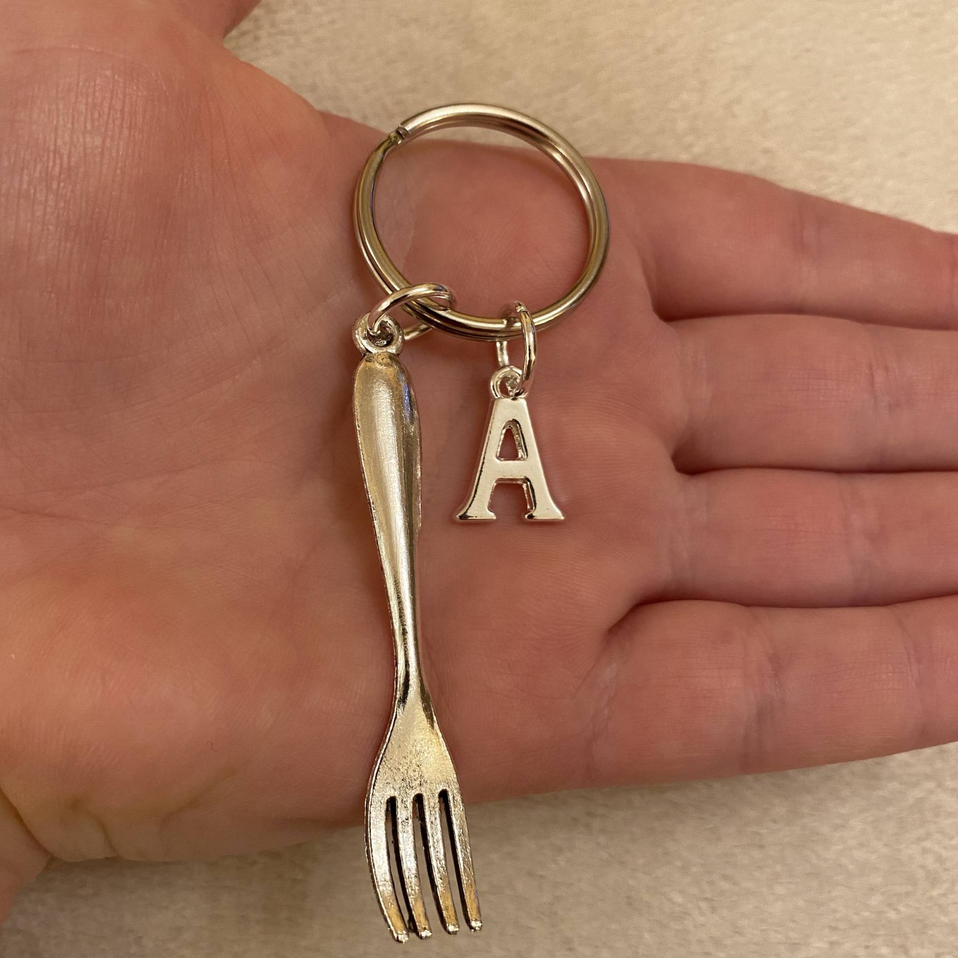 Silberner Schlüsselring Mit Großem Gabel Charm Und Initial Charm, Schlüsselring, Keyring von LooseTheLock