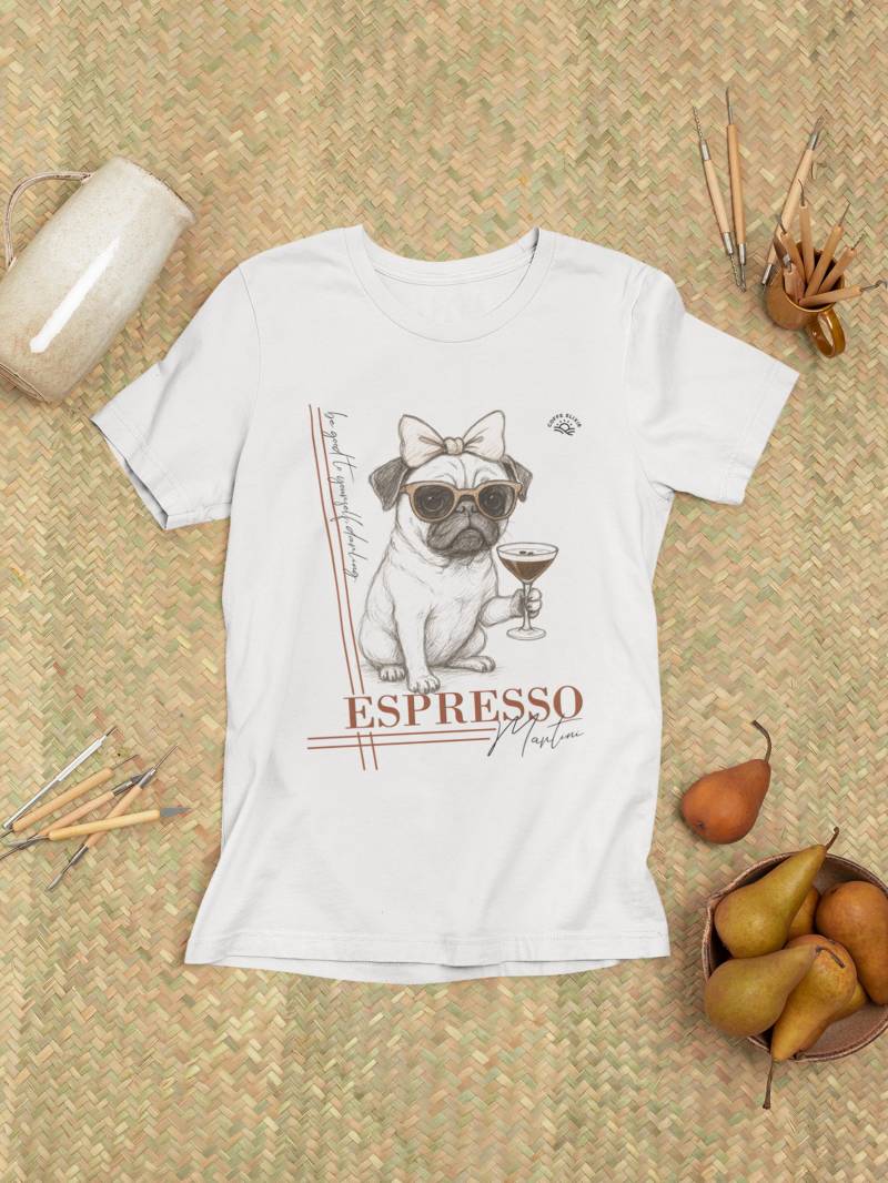 Espresso Martini T-Shirt Mops Damen | Lustiges Cocktail Shirt Frauen Hund Mit Drink Motiv Geschenk Für Liebhaber & Fans von LootFactory