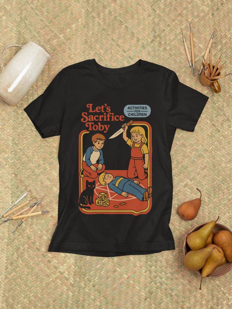 Goth Fashion Lets Sacrefice | Schwarzer Humor Retro Satire T-Shirt Für Männern & Frauen Halloween-Geschenk Liebhaber Schwarzen Humors von LootFactory