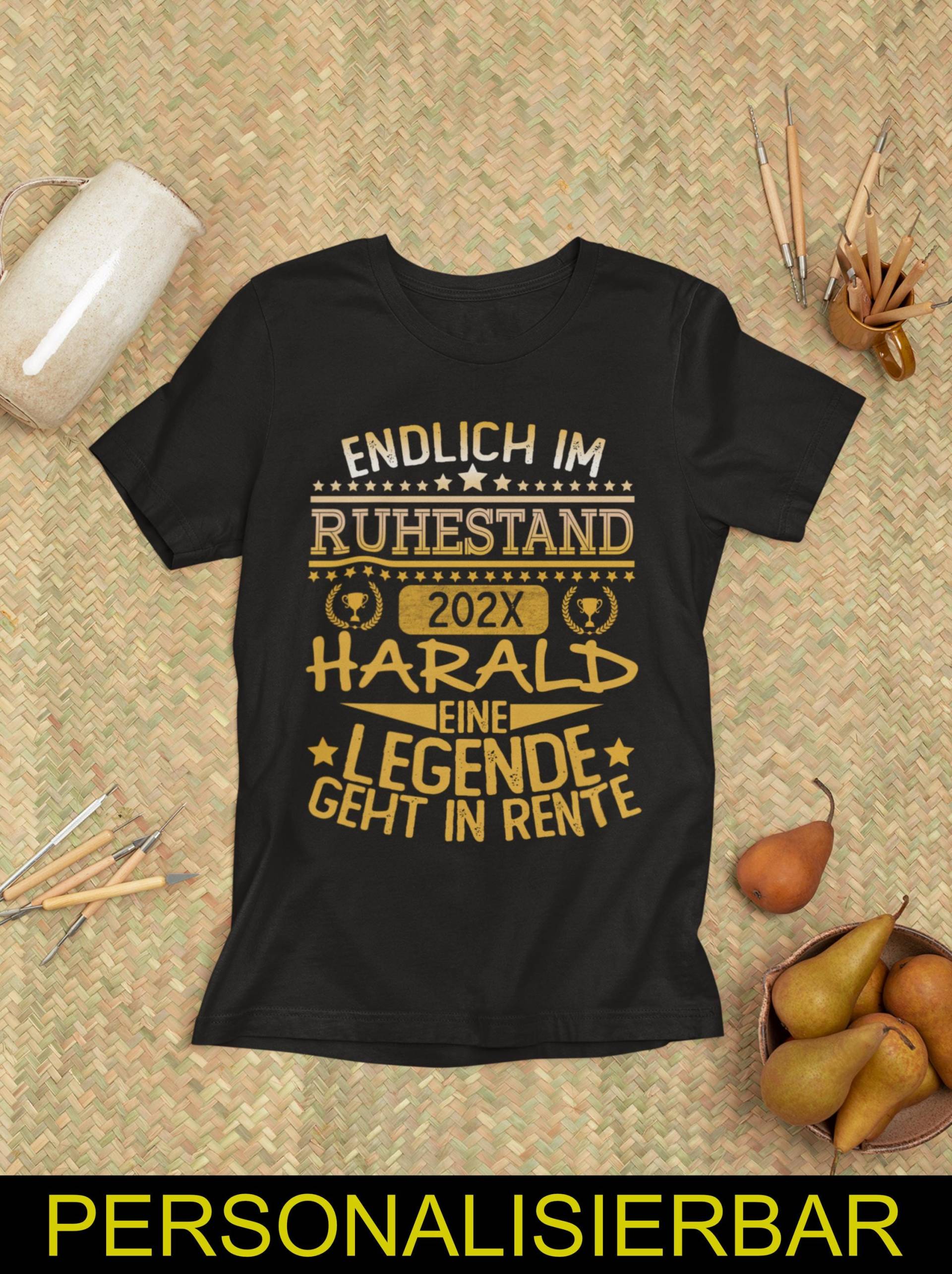 Ruhestand T-Shirt - Lustiges Abschiedsgeschenk Zur Rente | Personalisiert Mit Name & Jahr Pension Shirt Für Kollegen Und Männer von LootFactory