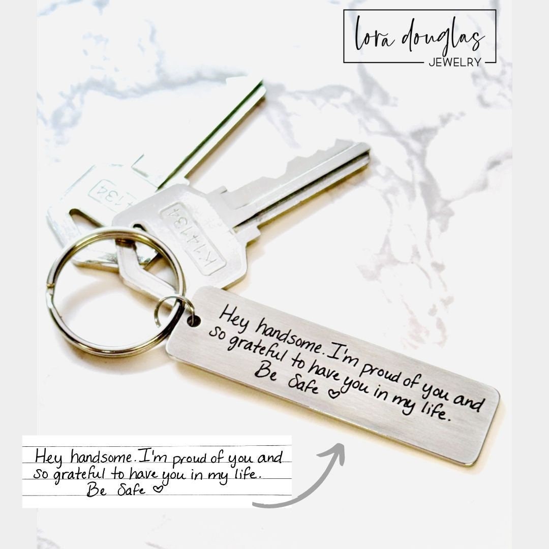 Handschrift Schlüsselanhänger, Silber Edelstahl 2-Zoll-Rechteck-Schlüsselring Mit Ihrer Lasergravur, Langlebige Matte Oberfläche Handschrift Schlüsselanhänger, Silber Edelstahl 2-Zoll-Rechteck-Schlüsselring Mit Ihrer Lasergravur, Langlebige Matte Oberfläche von LoraDouglasJewelry