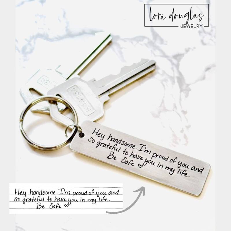 Handschrift Schlüsselanhänger, Silber Edelstahl 2-Zoll-Rechteck-Schlüsselring Mit Ihrer Lasergravur, Langlebige Matte Oberfläche Handschrift Schlüsselanhänger, Silber Edelstahl 2-Zoll-Rechteck-Schlüsselring Mit Ihrer Lasergravur, Langlebige Matte Oberfläche von LoraDouglasJewelry