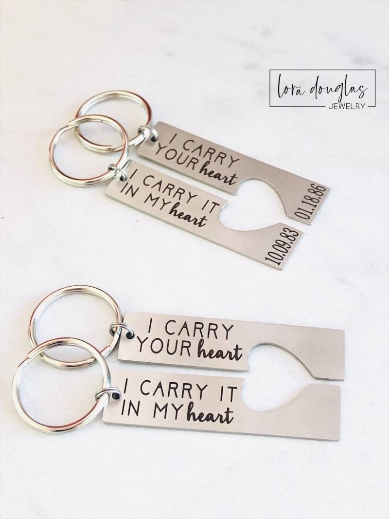 Ich Trage Ihr Herz, Ich Es in Meinem Herzen Sein Und Schlüsselbund-Set, Silber-Edelstahl-Herzausschnitt-Schlüsselanhänger, Optionale Personalisierung Ich Trage Ihr Herz, Ich Es in Meinem Herzen Sein Und Schlüsselbund-Set, Silber-Edelstahl-Herzausschnitt-Schlüsselanhänger, Optionale Personalisierung von LoraDouglasJewelry