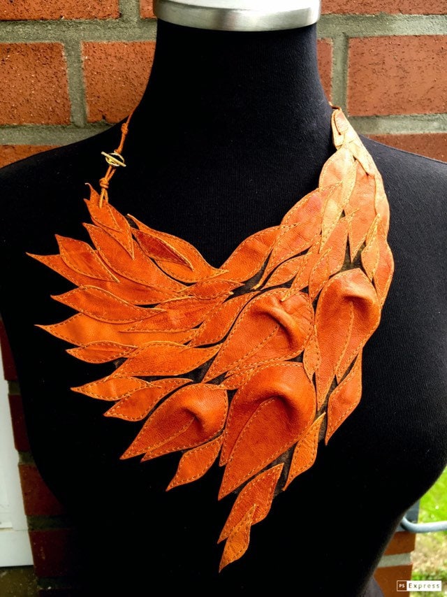 Gebrannte Orange Statement Leder Halskette Langes Mode Collier Sommer Orange Damen Schmuck Boho Mutter's Freundinnen Geschenk von LoraLeather