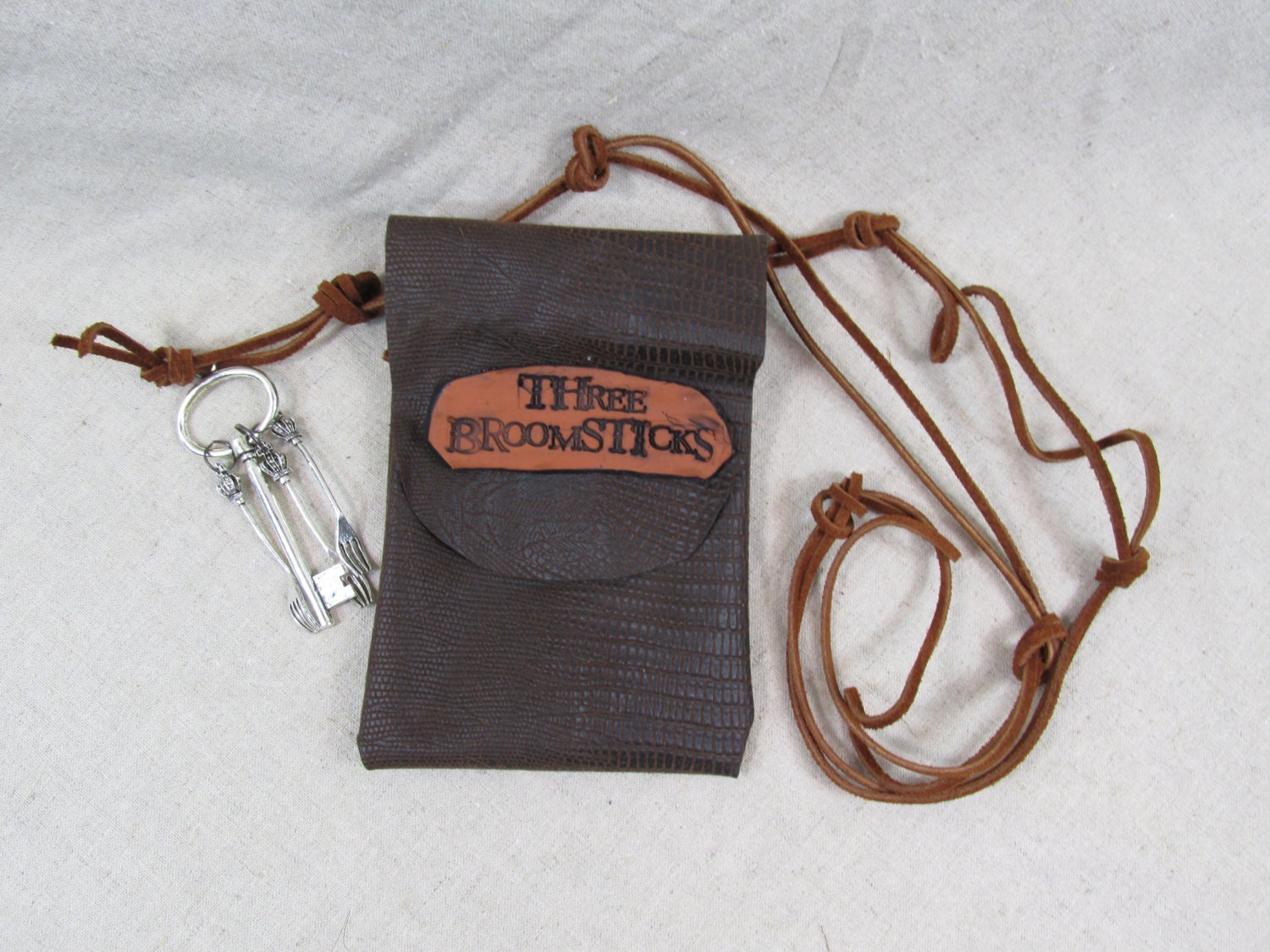 Festivaltasche Drei Besensticks Flask Handytasche Portemonnaie Kostüm Und Neuheit Mittelalter von Lorcheenas