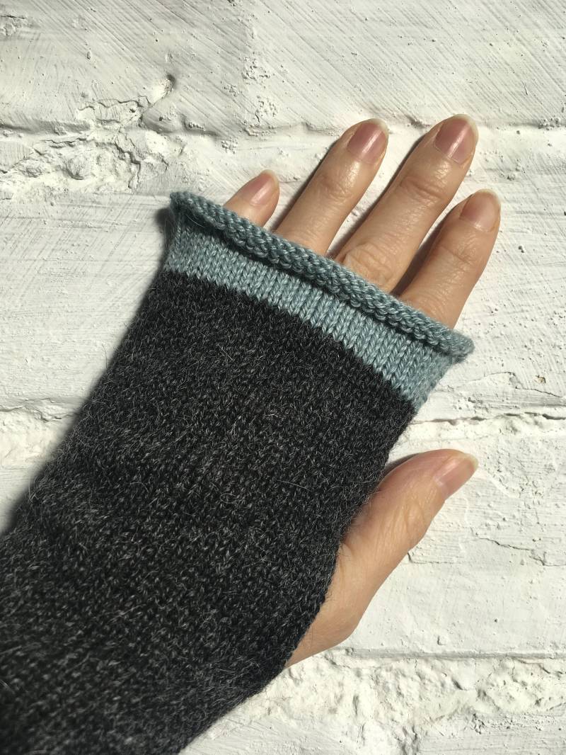 Graue Alpaka Handschuhe, Anthrazit Armstulpen, Dunkelgraue Fingerlose Gestrickte Damenhandschuhe, Herrenhandschuhe, Unisex Handschuhe von LordandTaft