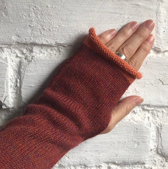 Kastanienbraune Fingerlose Alpaka Handschuhe, Rost Pulswärmer, Unisex Braune Alpaka-Armstulpen Kastanienbraune Fingerlose Alpaka Handschuhe, Rost Pulswärmer, Unisex Braune Alpaka-Armstulpen von LordandTaft
