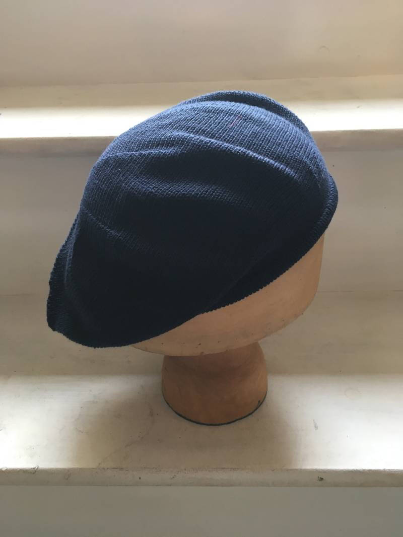 Navy Blue Beret, Dunkelblauer Baskenmütze, Gestrickte Marine Marineblaue Herren Damen Vegan von LordandTaft