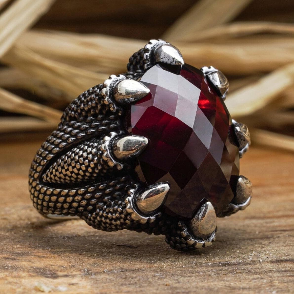 Monster Kralle Roter Granat Ring/Schmuck Handgemachter Geschenk Für Mann Freund Monster Kralle Roter Granat Ring/Schmuck Handgemachter Geschenk Für Mann Freund von LordenSilver