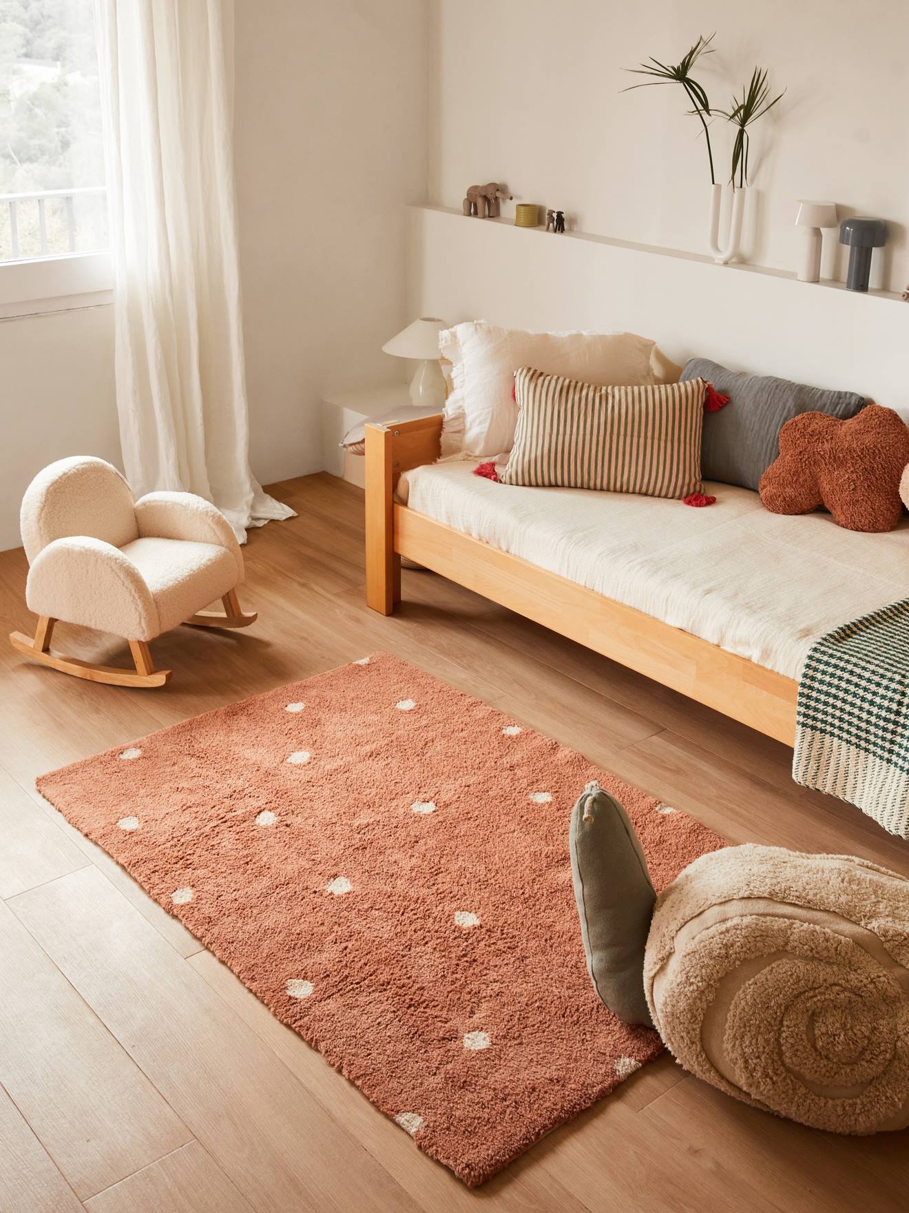 Kinderzimmer Teppich Mini Dot LORENA CANALS von Lorena Canals