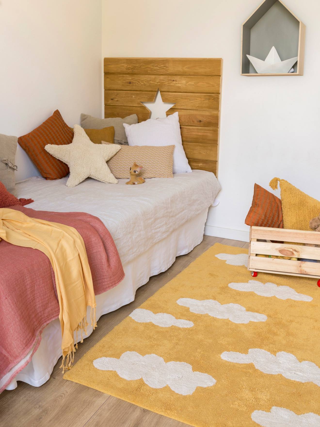 Kinderzimmer Teppich WOLKEN LORENA CANALS von Lorena Canals