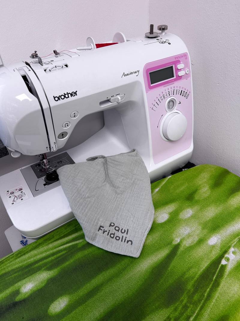 Halstuch Lindgrün Musselin Mit Name von LorenasDesign2013