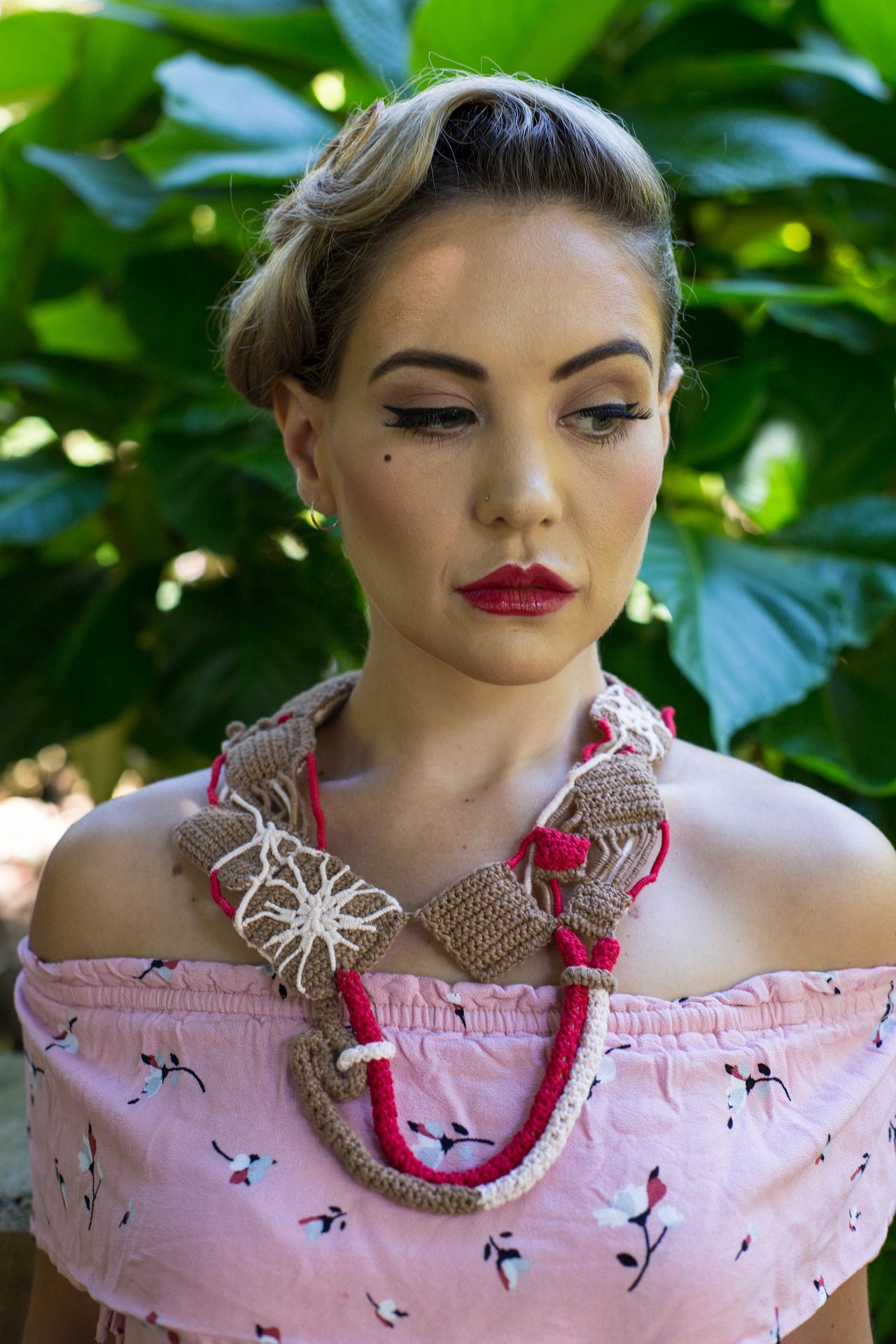 Moderne, Gehäkelte Halskette, Wende Rumänen Spitze Große Mutige Ausgefallene Moderne, Gehäkelte Halskette, Wende Rumänen Spitze Große Mutige Ausgefallene von LorenasLaceDesigns