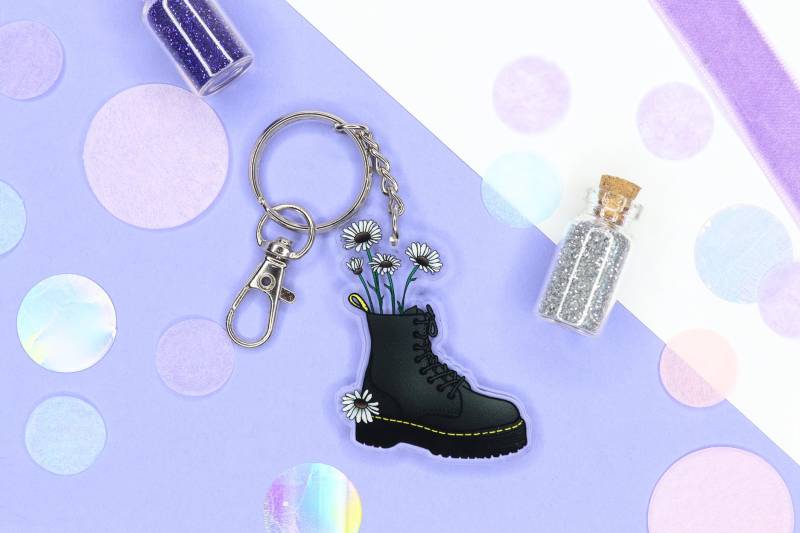 Black Boots Acrylic Keychain | Witch Doc Dr. Goth Grunge Backpack Fall Martens Halloween Keyring Autumn Gift For Her von LorenaxAngelina