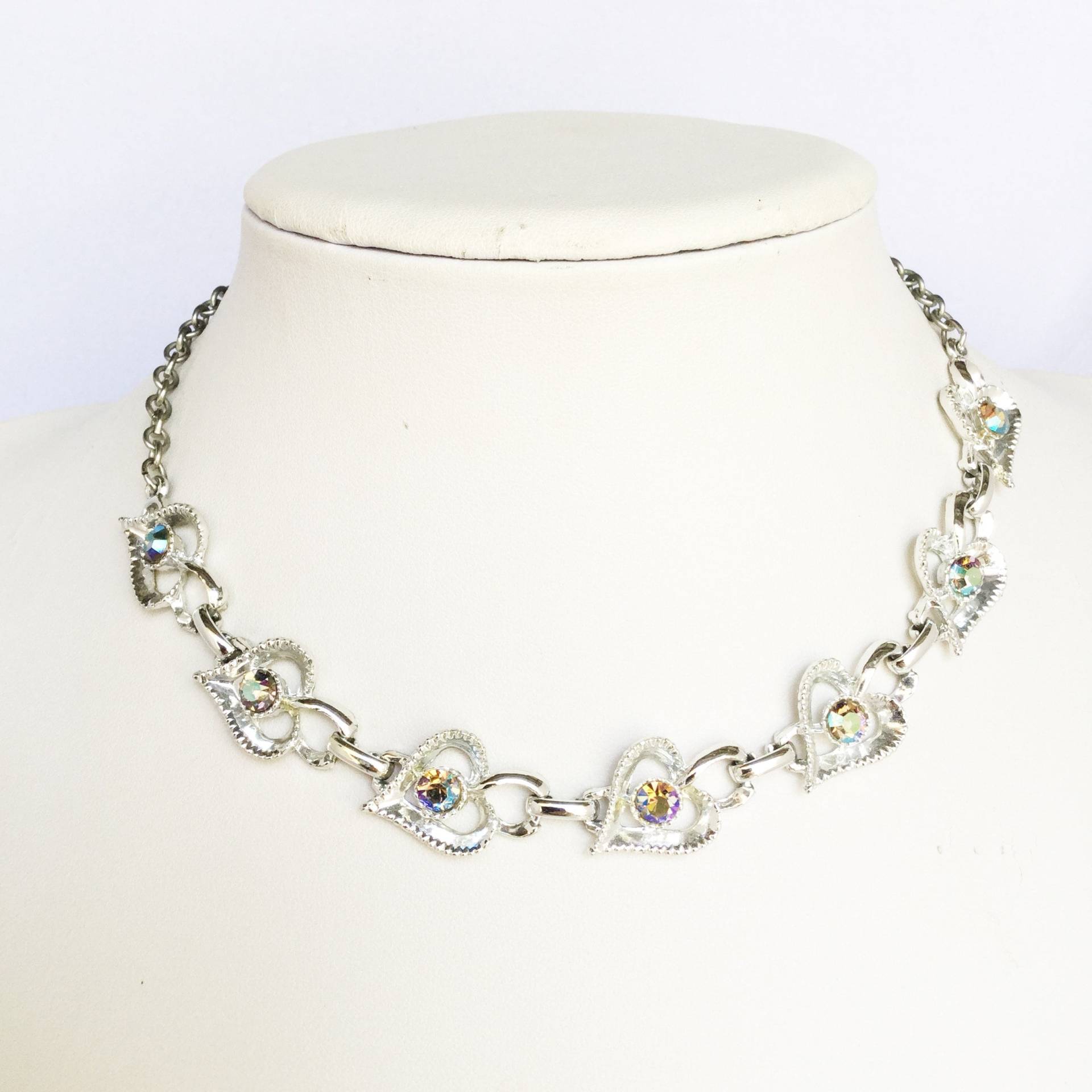 Halskette Mit Strass-Herzen, Silberfarben, Aurora Borealis, Strass-Liebesherzen Halskette Mit Strass-Herzen, Silberfarben, Aurora Borealis, Strass-Liebesherzen von LorenzosVintage