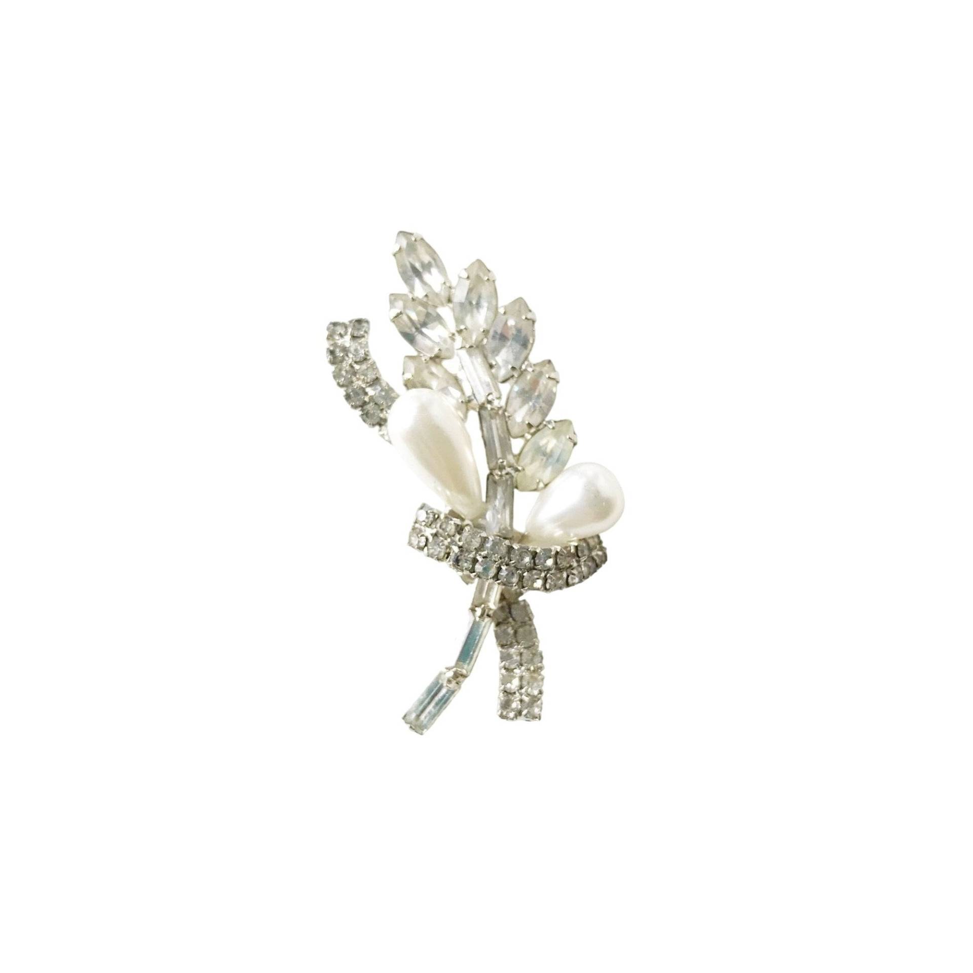 Strass Und Perlen Brosche Silberfarben Baguette Steine Unsignierter Vintage Schmuck Strass Und Perlen Brosche Silberfarben Baguette Steine Unsignierter Vintage Schmuck von LorenzosVintage