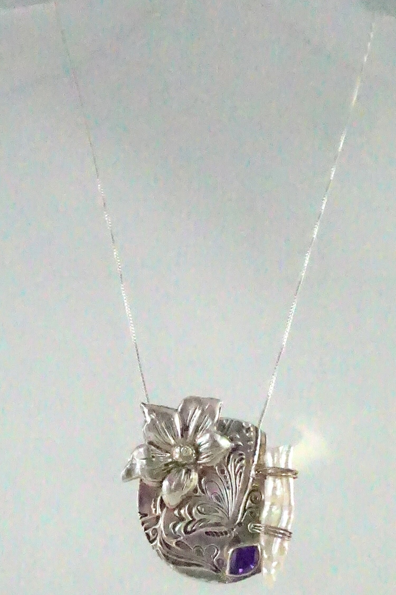 Floral Feines Silber Anhänger Mit Süßwasserperle, Amethyst Kristall Floral Feines Silber Anhänger Mit Süßwasserperle, Amethyst Kristall von LoriJoyDesigns