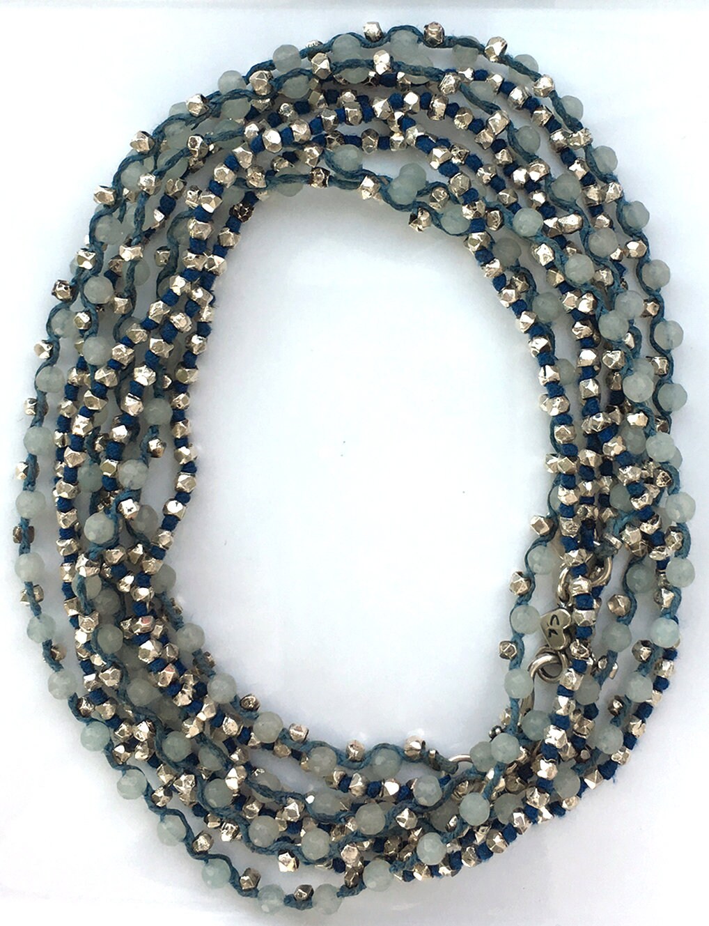 Wickelarmband, Geknüpft Mit Blauem Saphir Wickelarmband, Geknüpft Mit Blauem Saphir von LoriJoyDesigns