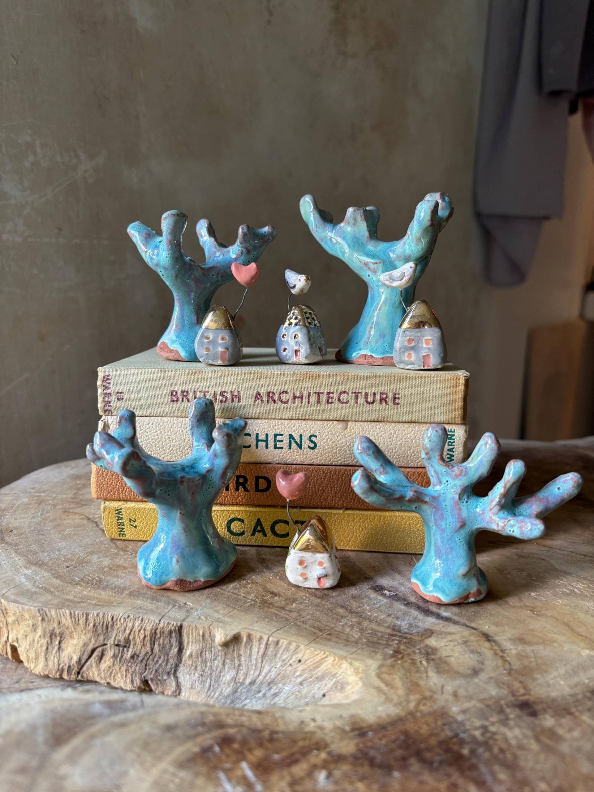 Handgemachte Kleine Haus Anhänger, Schmuck, Keramik Und Vogel, Mit Herz, Regenbogen Haus, Liebes Token, Abschied Geschenk Handgemachte Kleine Haus Anhänger, Schmuck, Keramik Und Vogel, Mit Herz, Regenbogen Haus, Liebes Token, Abschied Geschenk von LoriShaulCeramics