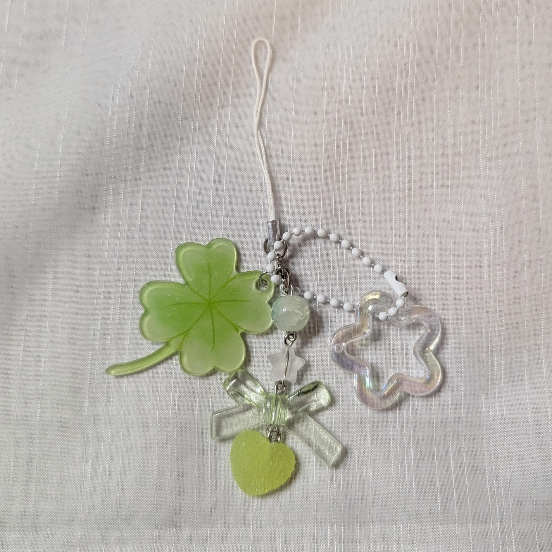 Glücksklee Perlen Handy Anhänger Handgemachter Y2K Schmuck Glücksklee Perlen Handy Anhänger Handgemachter Y2K Schmuck von LoriennaDesign
