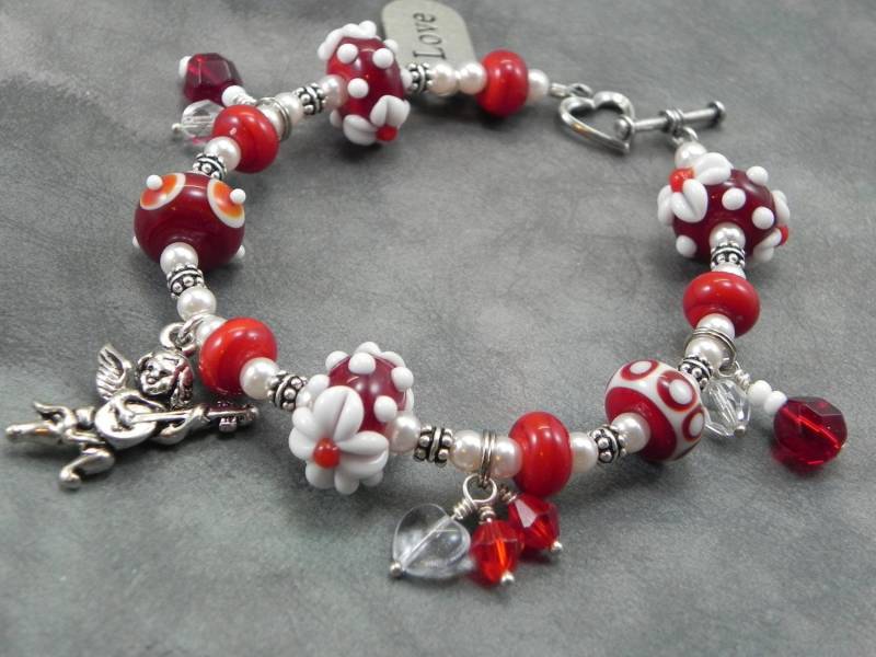 Valentine Lampwork Perlen Armband Mit Cherub Und Liebe Charms, Rot, Liebe, Romantik Valentine Lampwork Perlen Armband Mit Cherub Und Liebe Charms, Rot, Liebe, Romantik von LorisGlassworks