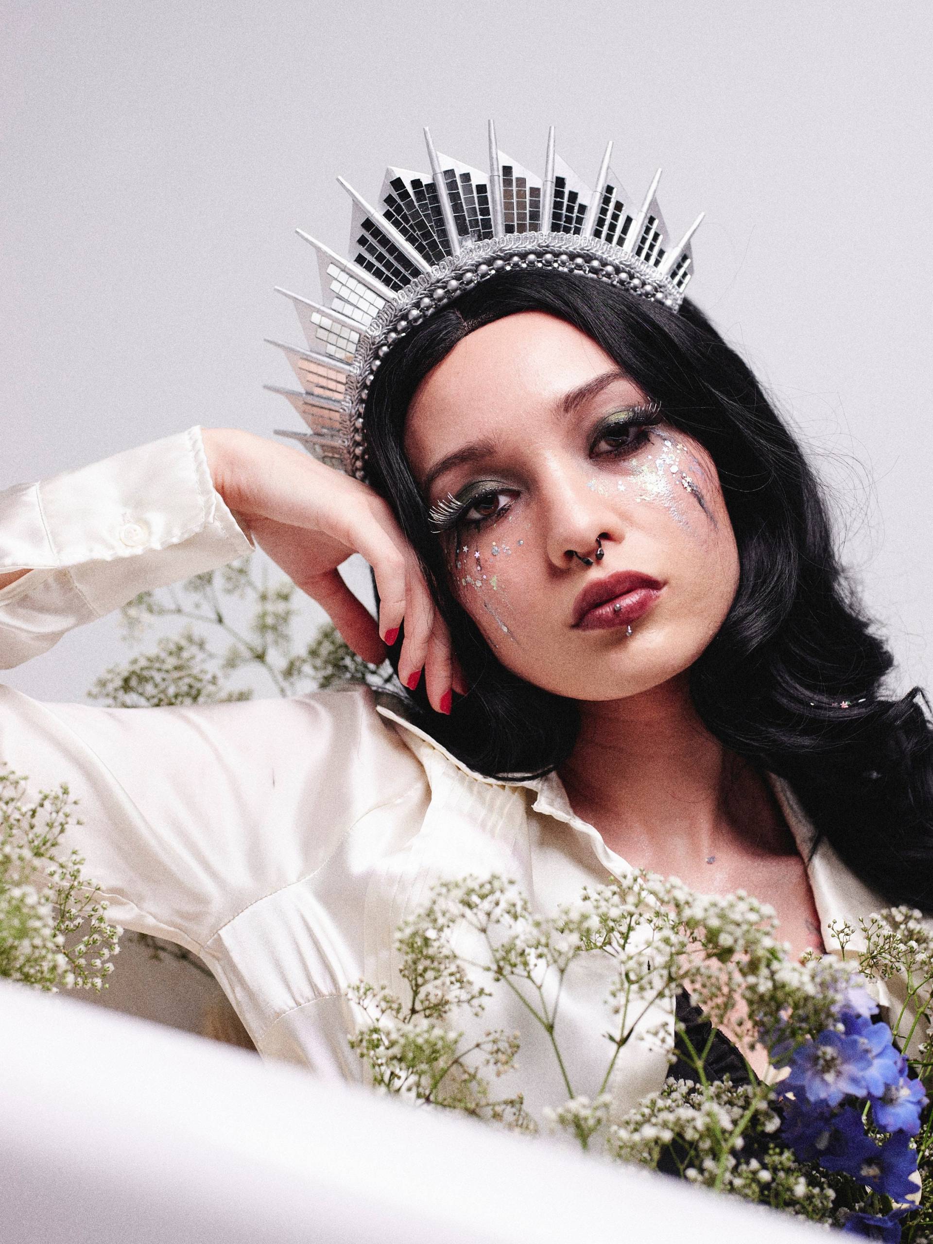 Disco Queen Blade Krone - Silber Mit Ball Spiegeln Von Loschy Designs Made To Order Benötigt 7 Tage Zu Machen, Bevor Es Ausgeliefert Wird von Loschy