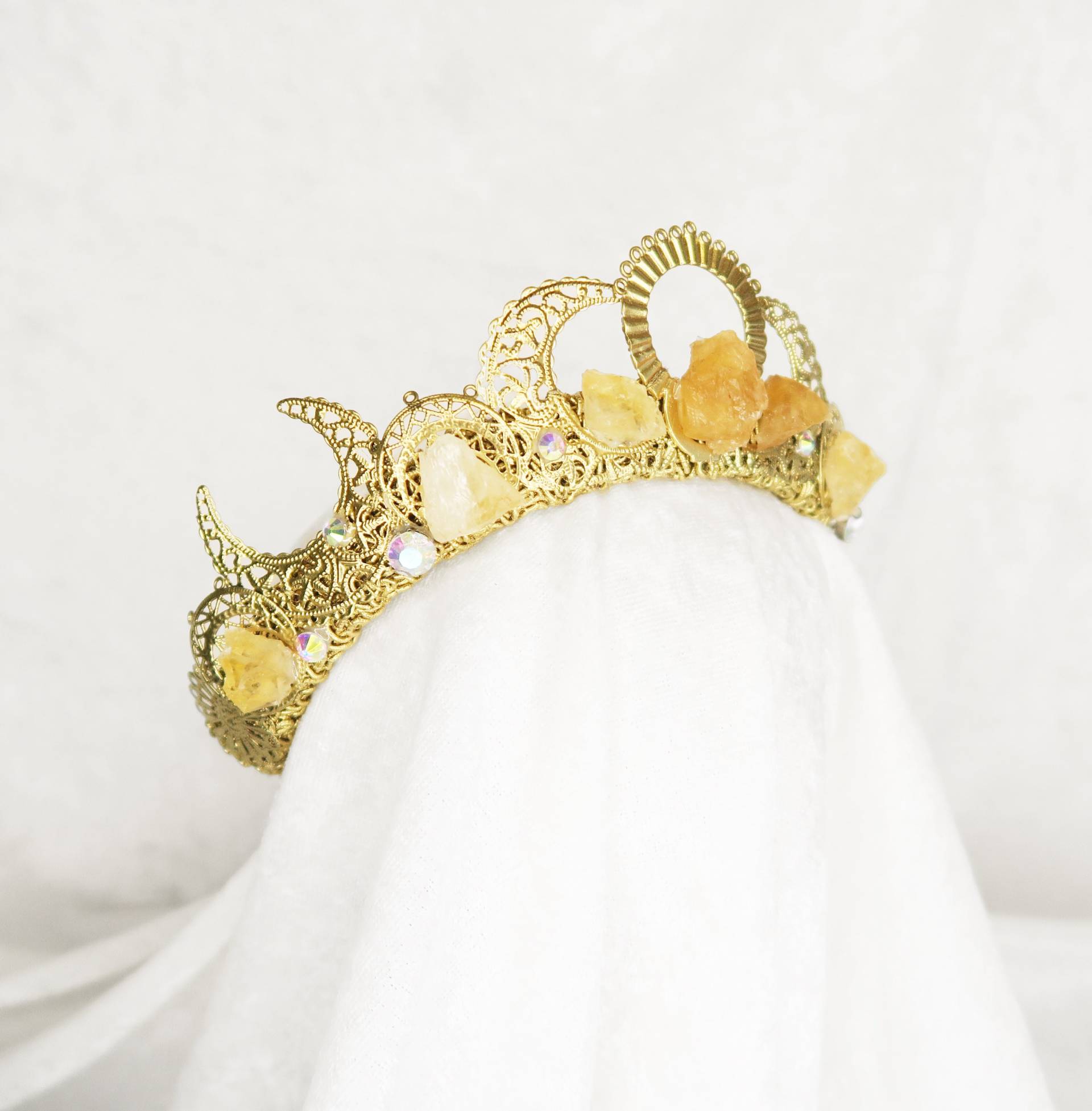 Rohe Citrin Gold Krone - Eclipse Edelstein Kopfschmuck von Loschy