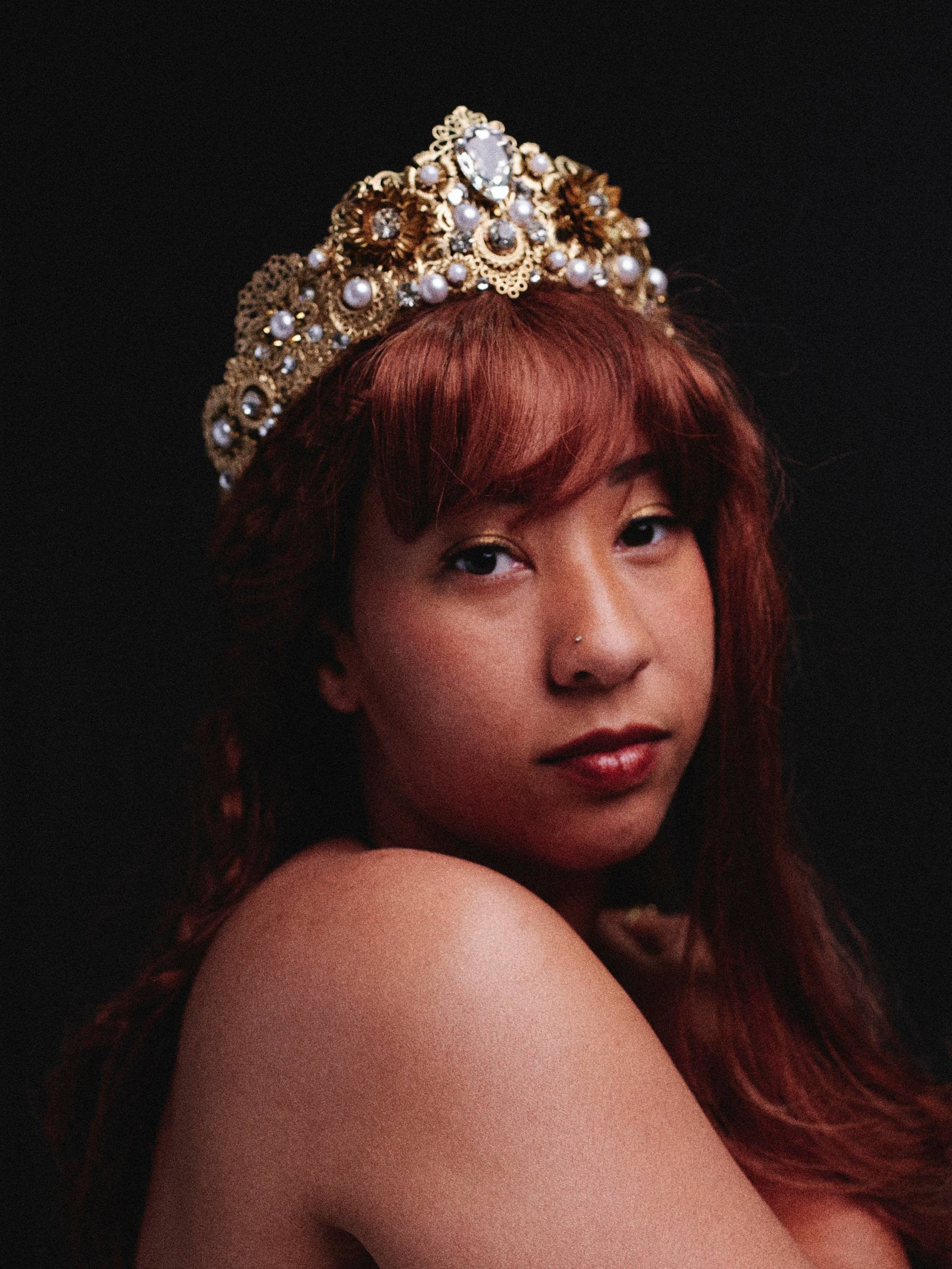 Gold Blumen Und Perlen Eleganza Krone- Verziertes Mit Edelstein Details - Von Loschy Designs Made To Order, Schiffe in 7 Tagen von Loschy