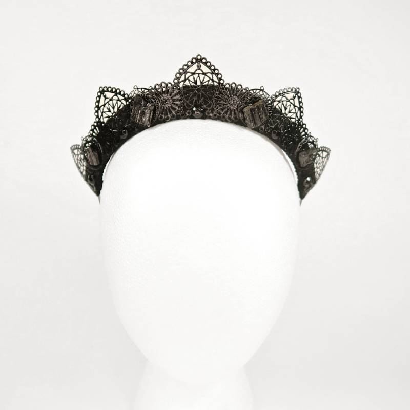 Helena Schwarze Krone Mit Roh Turmalin Steinen von Loschy